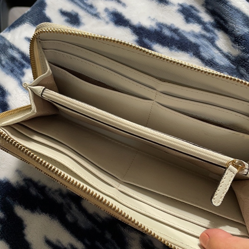 Authentic MK Wallet - Picture 4 of 4